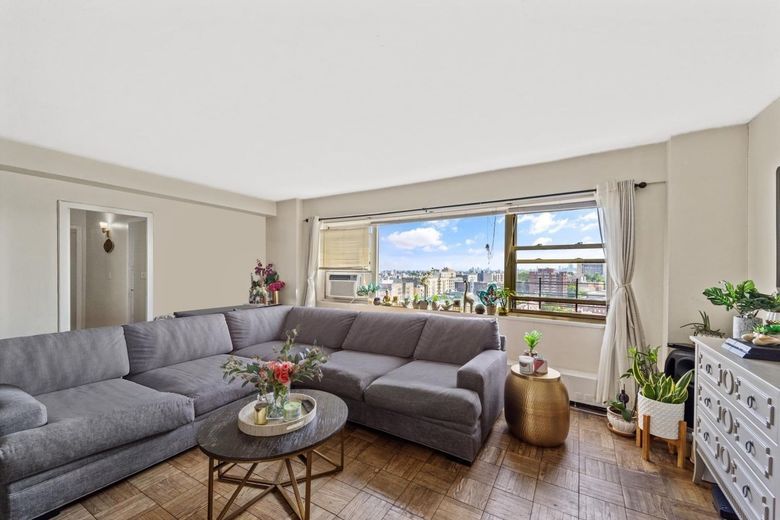 1 Fordham hill oval #15B