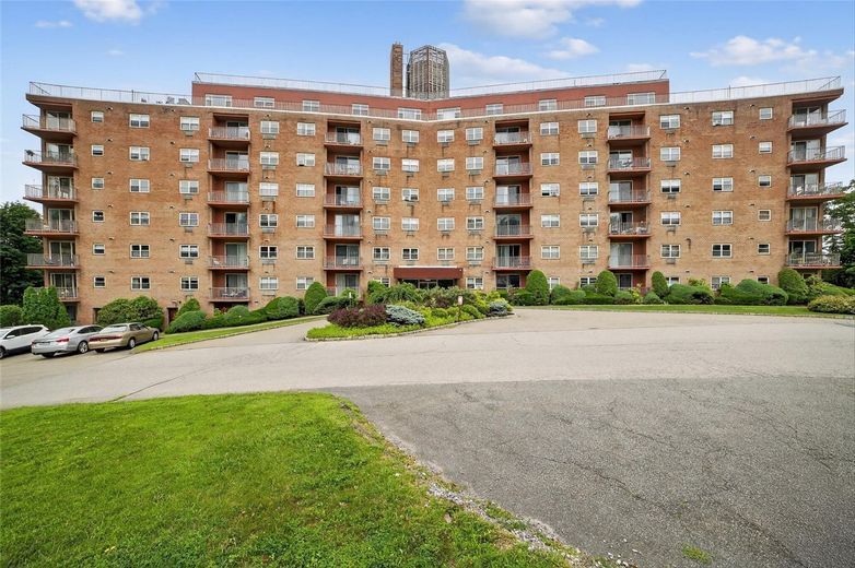 1 Lakeview Drive #6R