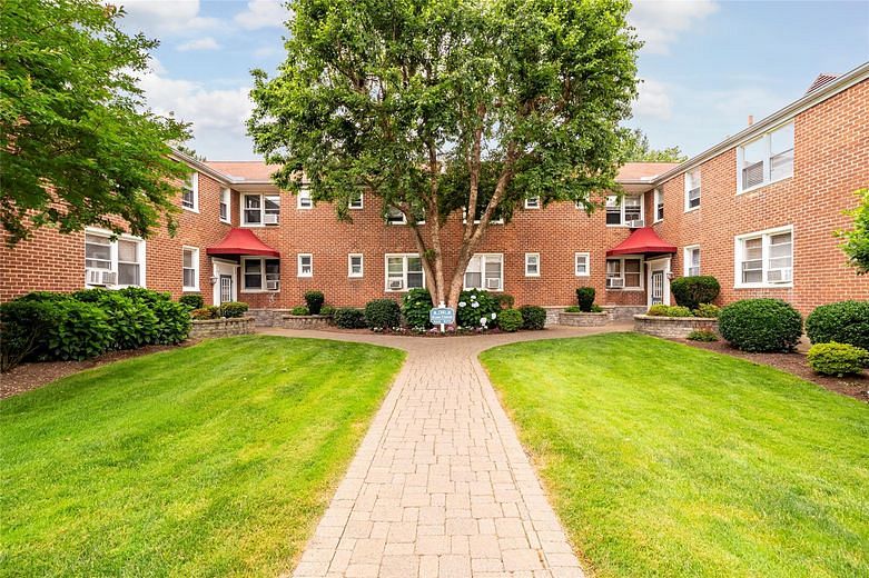 10 Bryant Crescent #1J