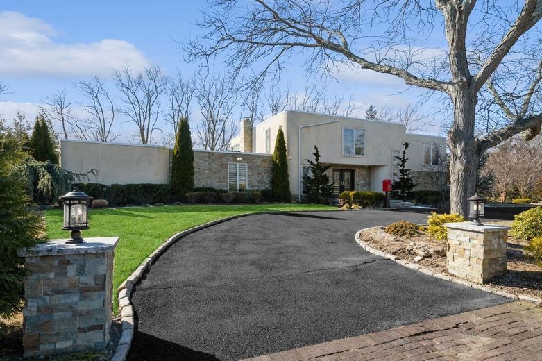 10 Macy Drive