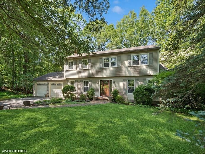 10 Silvermine Drive
