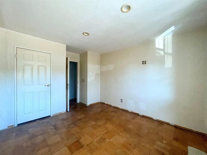 100 Connetquot Avenue #10