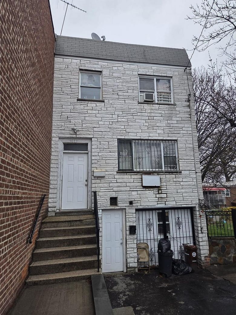 1073 E 233rd Street