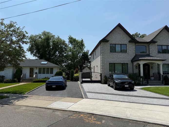 109 Nassau Drive