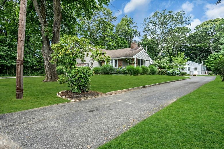 11 Grove Avenue