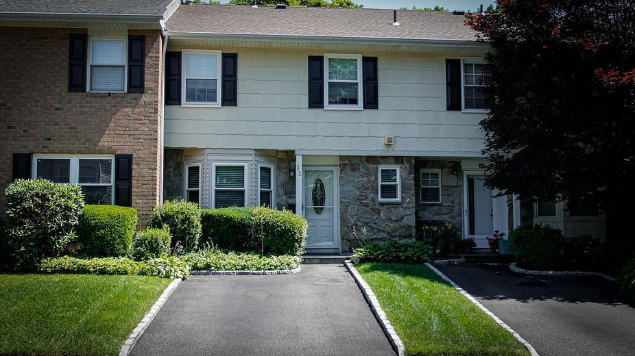 11 Manors Drive