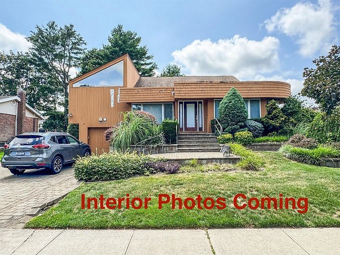 11 Tompkins Avenue
