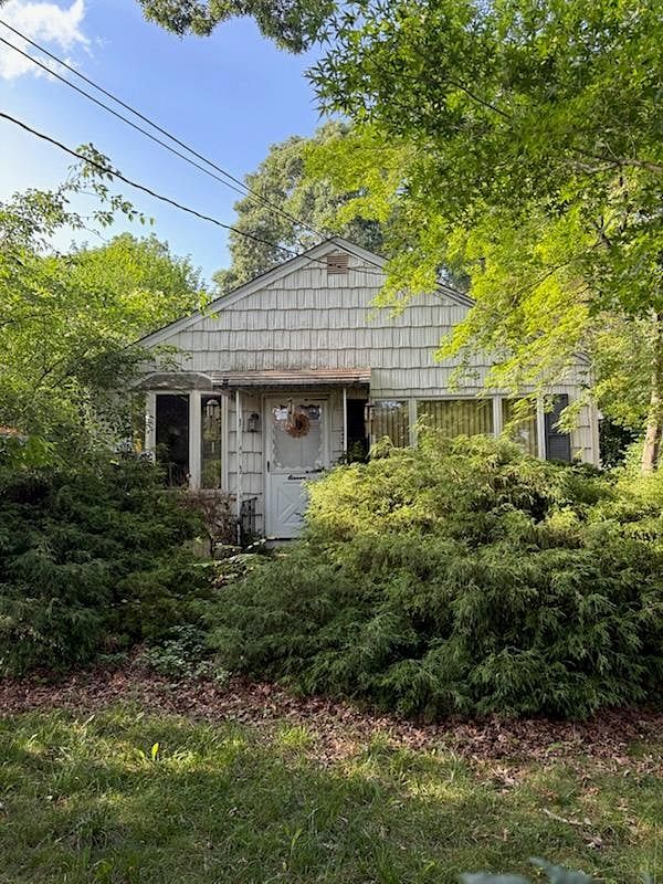 11 W Hemlock Street