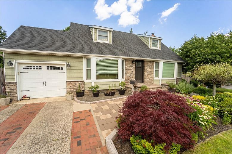 110 Roxbury Drive