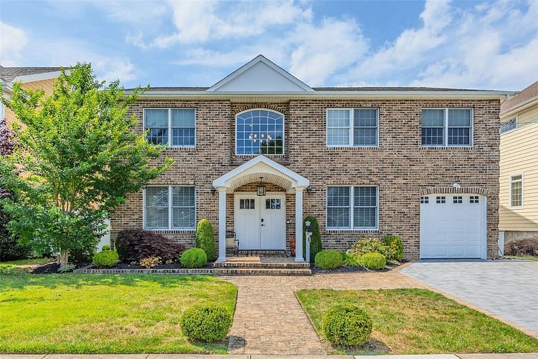 111 Hampton Way