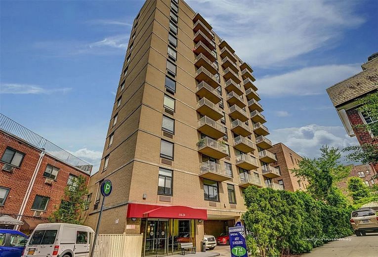 116-24 Grosvenor Lane #8D