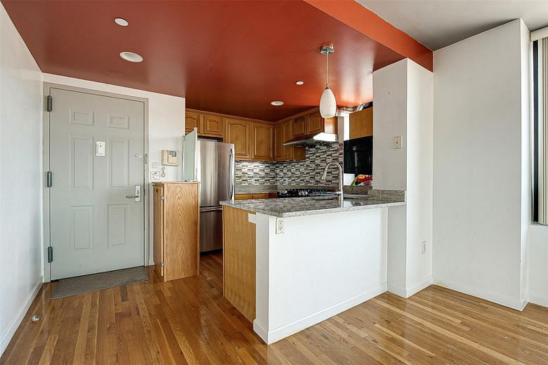 116-24 Grosvenor Lane #8D