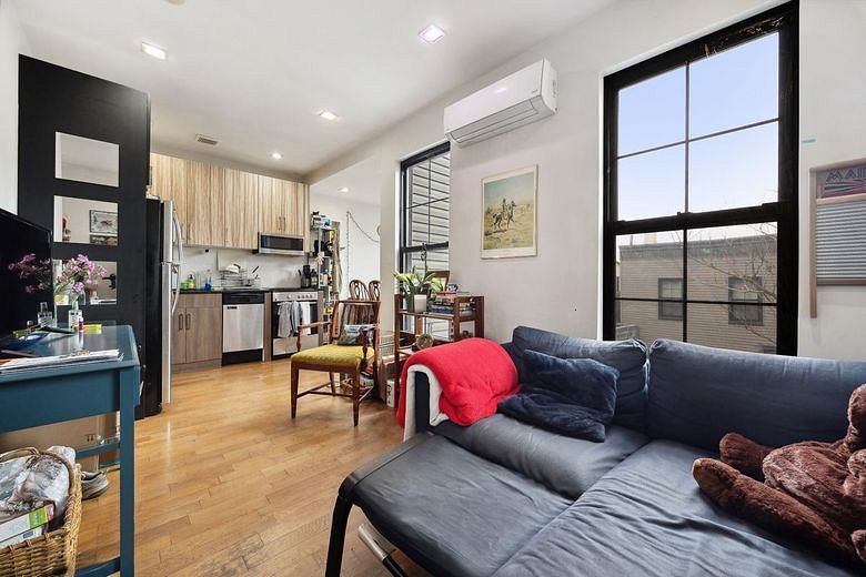 118 Kingsland Avenue #1