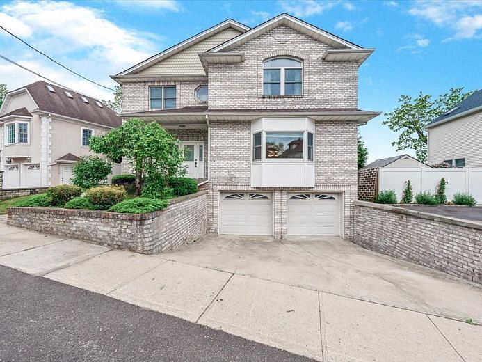 12 Pleasant Avenue