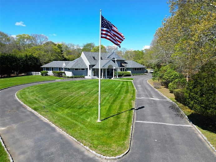 124 Montauk Highway