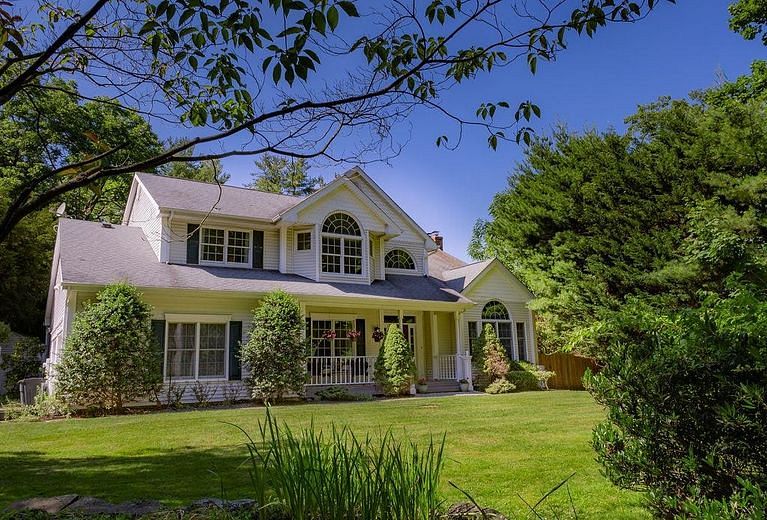 1251 A North Country Road