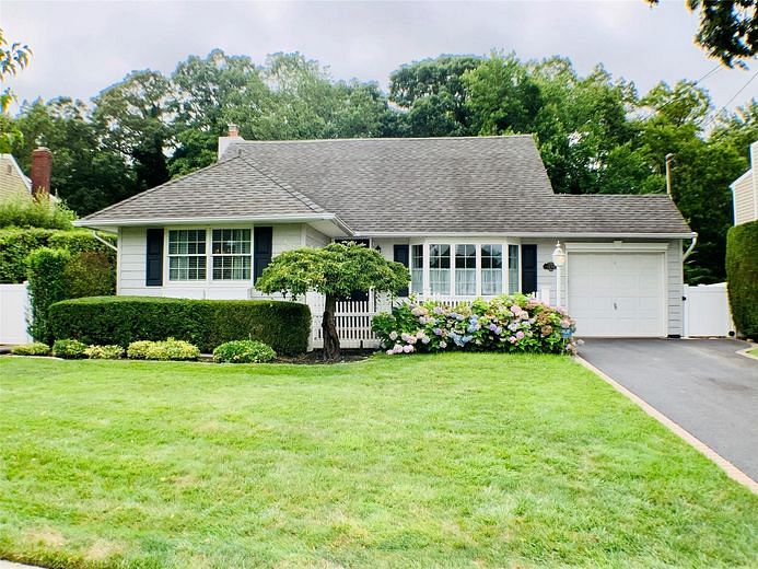 1278 Lakeshore Drive