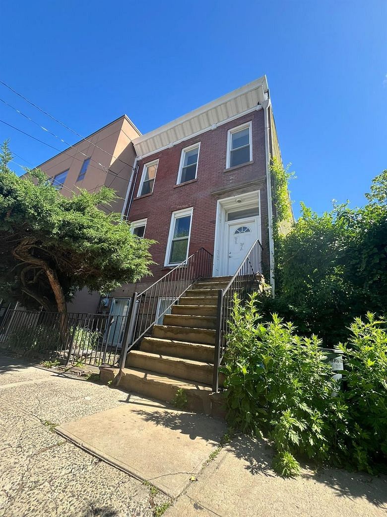 130 Van Dyke Street