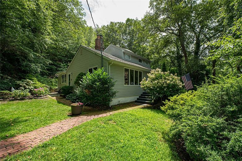 14 Laurel Hill Road
