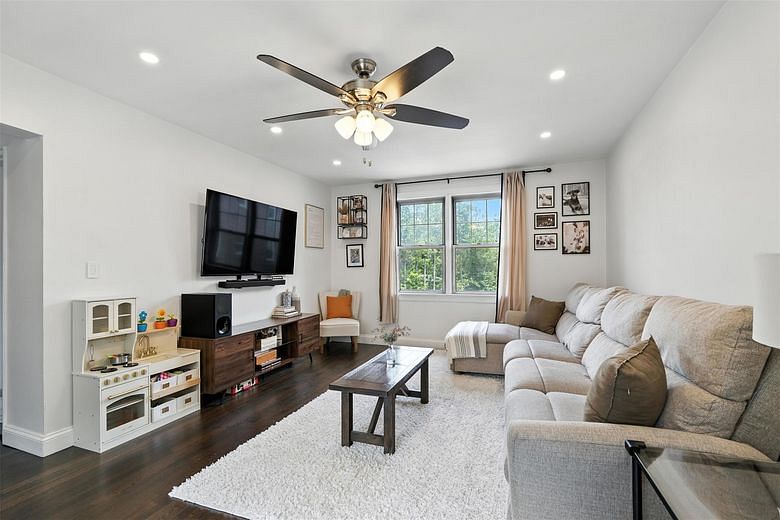 14 Soundview Avenue #22
