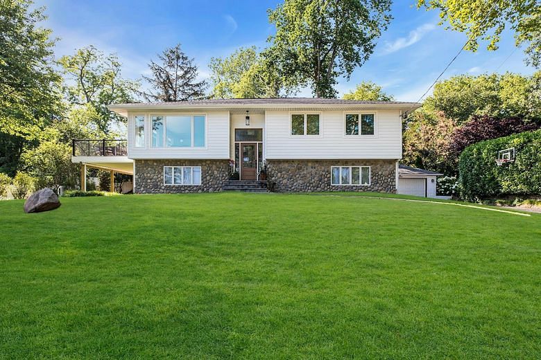 14 Tudor Drive