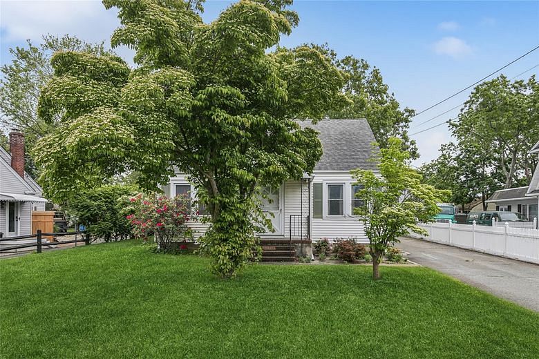 142 Woodhull Avenue