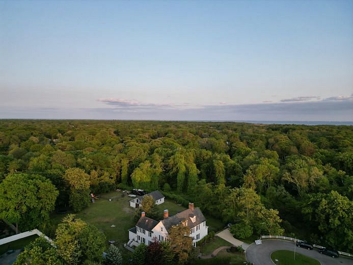 15 Abbey Creek Court
