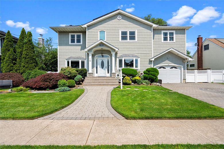 15 Cedar Drive E