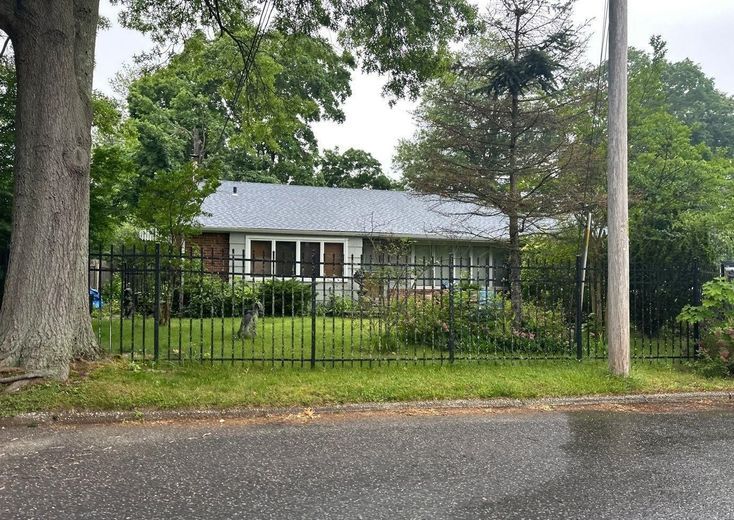 15 Glenwood Lane