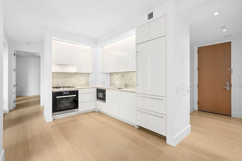 15 West 61st Street #9E