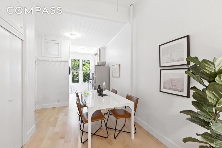 152 North 9th Street #1R