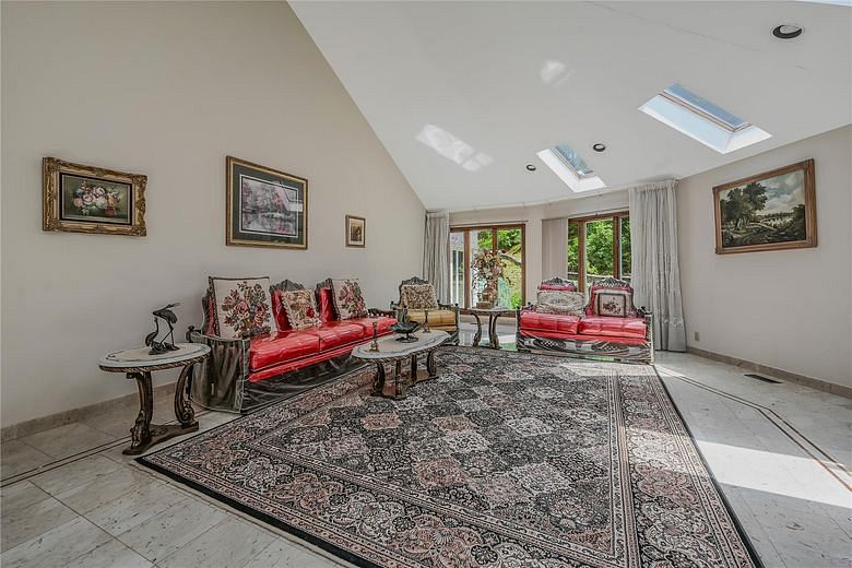 1537 Laurel Hollow Road