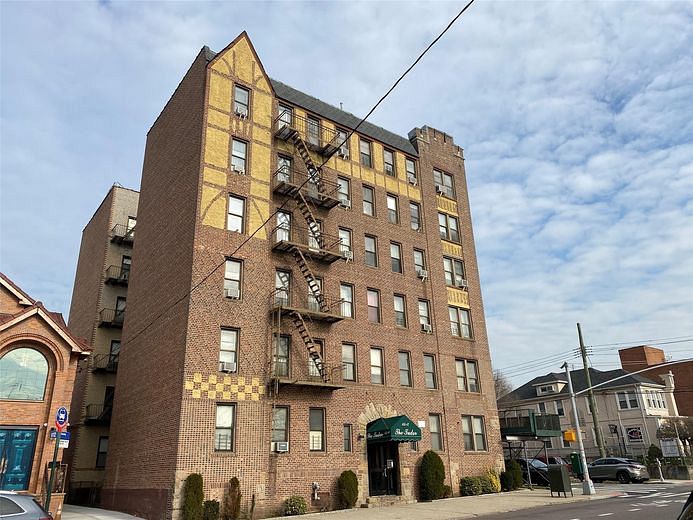 15517 Sanford Avenue #2E
