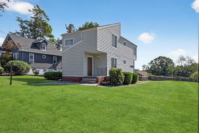 16 Crest Drive