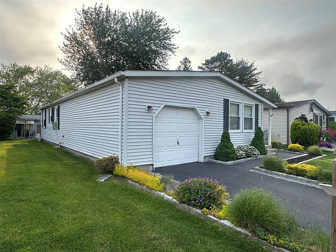 16 Village Circle E