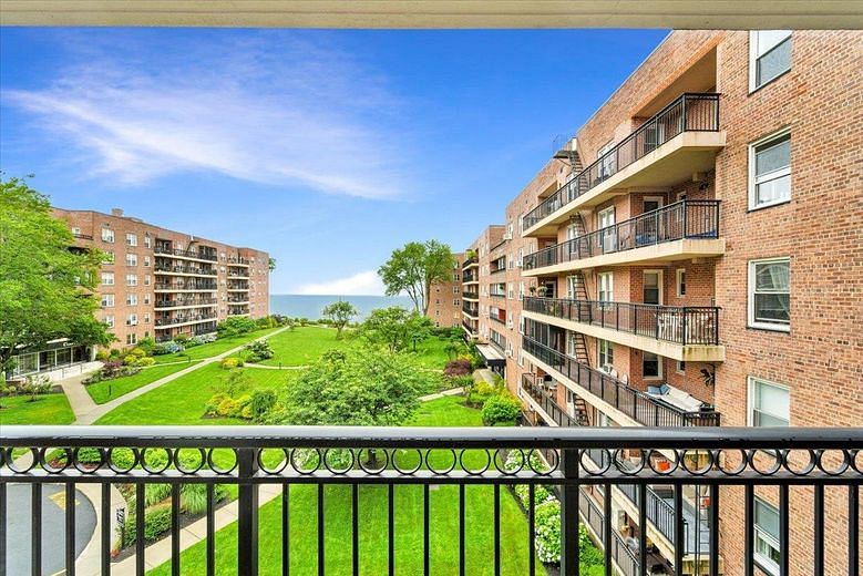 162-41 Powells Cove Boulevard #4D
