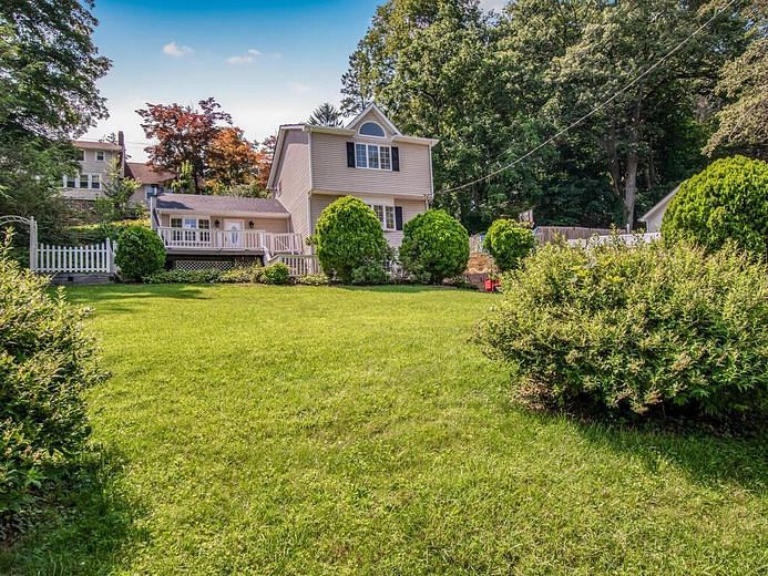 17 Shenorock Drive