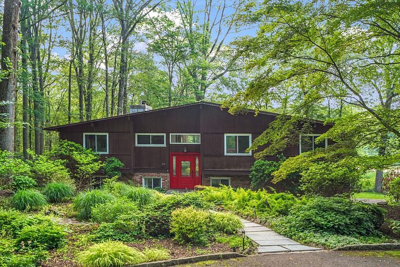 171 Mount Airy W