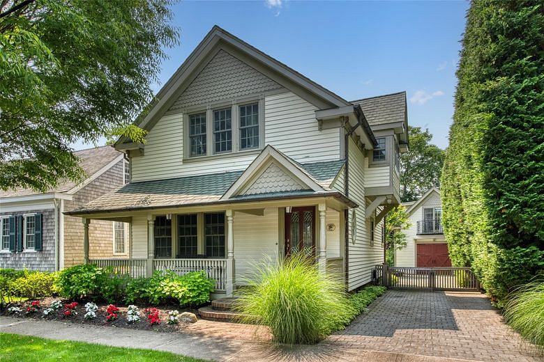 1740 Village Lane