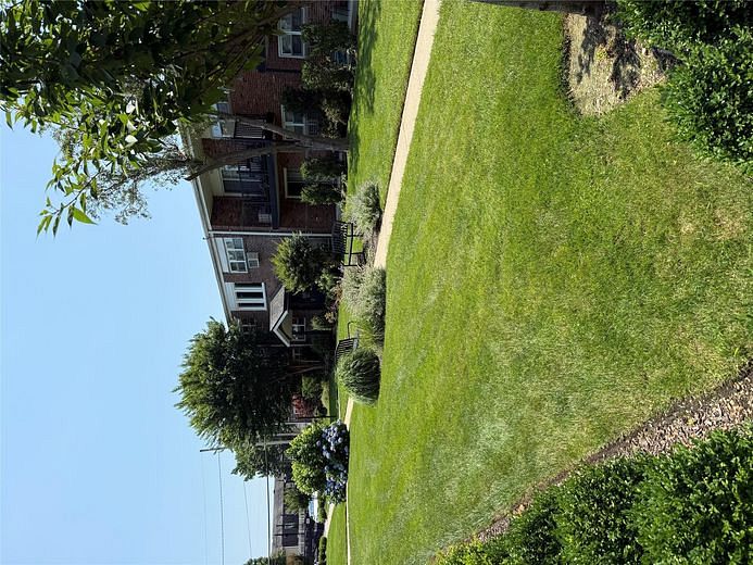 18 Ivy Street #1B