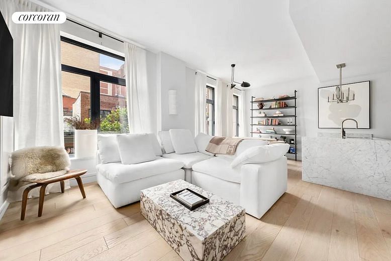 181 East 28th Street #402