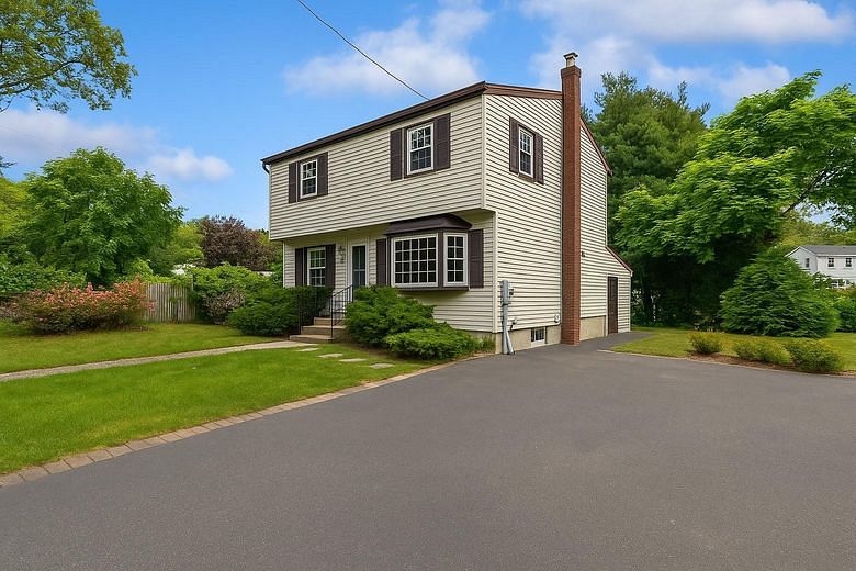 187 Horseblock Road