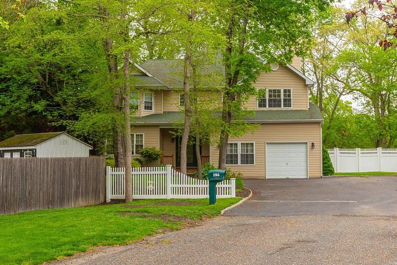 195 Bridle Way