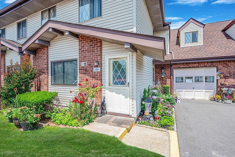 199 Cambridge Drive E