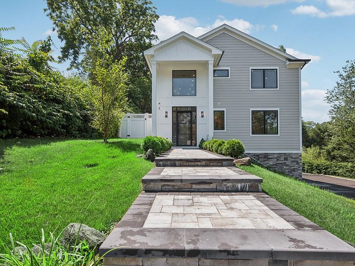 2 Arthur Place