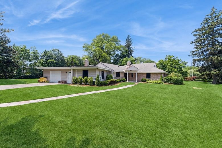 2 Foxwood Road