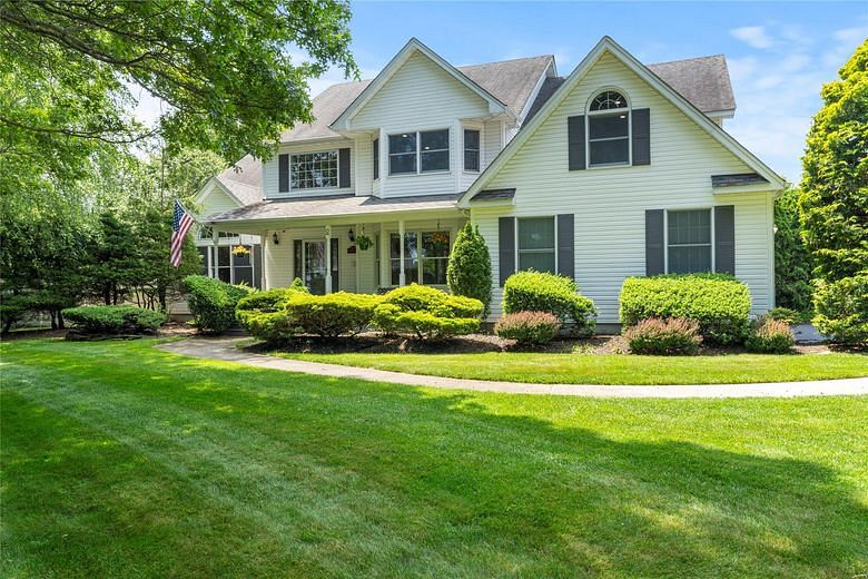 2 Old Brookville Court
