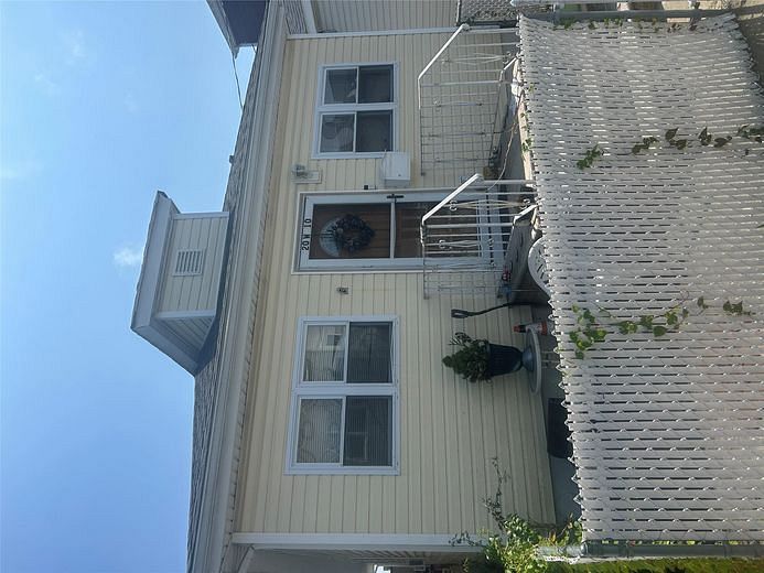 20 W 10th Road