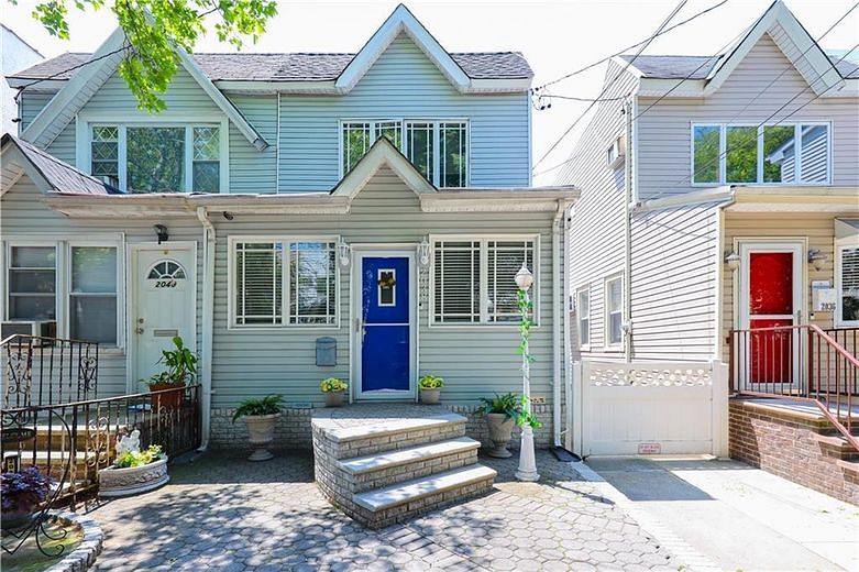 2038 W 10th Street