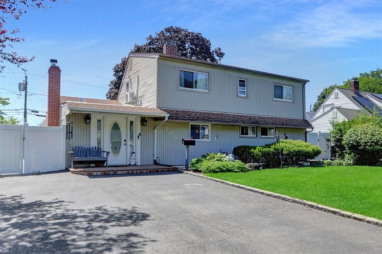 206 Friends Lane
